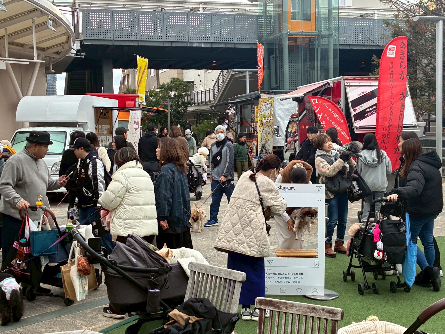 マルシェ通りの賑わい